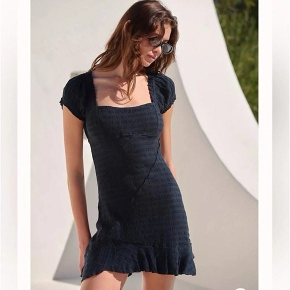 Free People - Elle Mini
Dress - Black
$50 $78 - Picture 1 of 9
